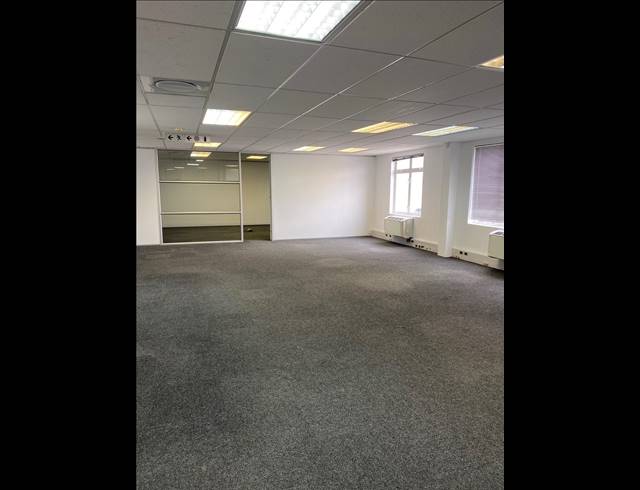 310M² OFFICE TO LET IN WATERFRONT